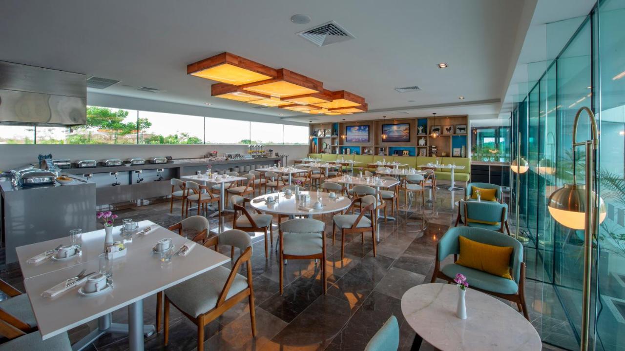 Holiday Inn&Suites - Merida La Isla, an IHG Hotel Exterior foto